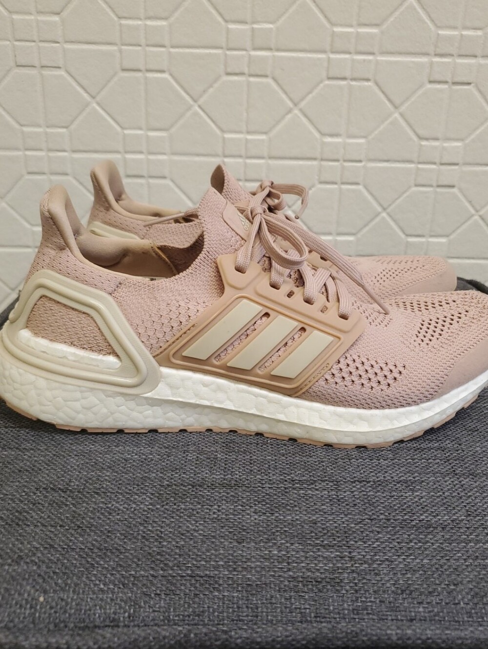 adidas Women’s Ultra Boost 19.5 DNA Blush  And Pearl Knit Running Shoes Size 9